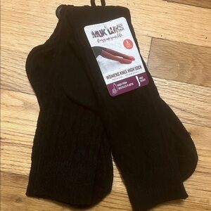 NWT Muk Luks Women’s Black Knee High Socks 2 pack